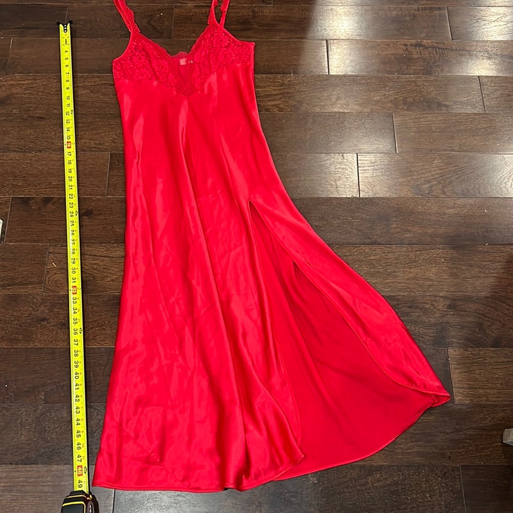 Vintage VS Nightgown - Picture 11 of 15